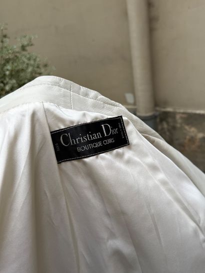CHRISTIAN DIOR 
Veste overzize en cuir blanc...