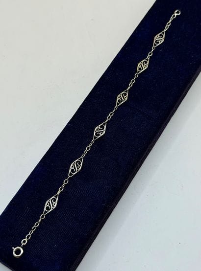 Bracelet filigrané à maille souple en or...