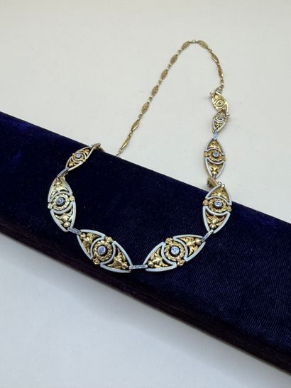 Exceptionnel et ravissant collier transformable...