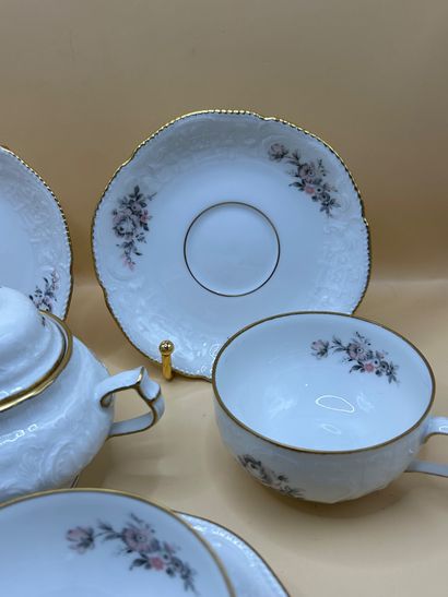 ROSENTHAL 
Ensemble comprenant six tasses...