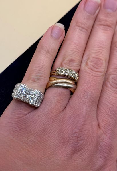 Ravissante et élégante bague en platine (850/1000)...