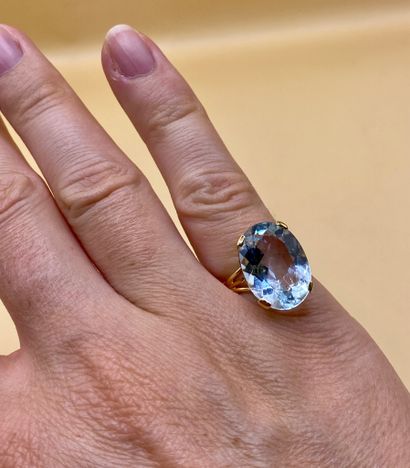 Bague de cocktail en or jaune 18 carats (750/1000)...