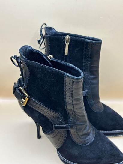 DIOR 
Paire de bottines noires compensées...