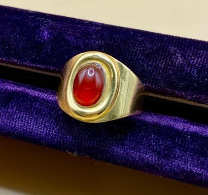 Bague casque en or jaune 18 carats (750/1000)...
