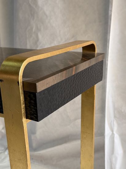 Création CONTEMPORAINE 
Elégante console...