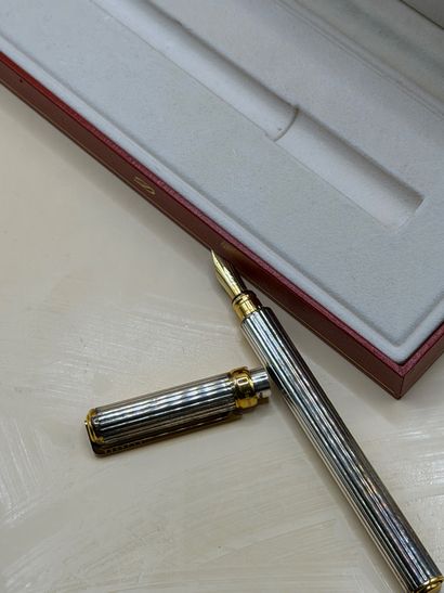 S.T. DUPONT PARIS 
Elegant fountain pen in...
