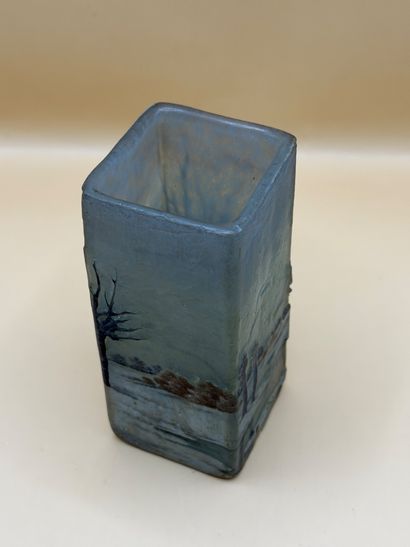 DAUM NANCY 
Vase tronconique en verre multicouche...
