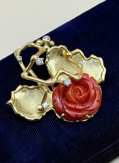 Very elegant brooch in 18K (750/1000) yellow...