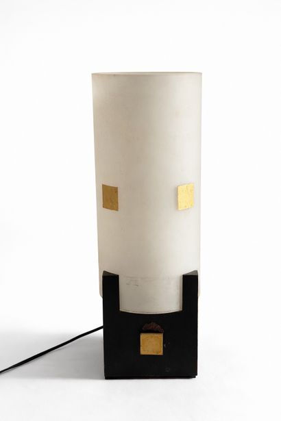 BAUHAUS 
Ravissante lampe de table à abat-jour...