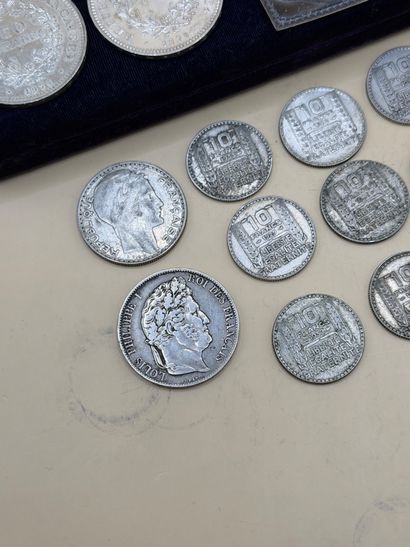 Lot of silver coins including: 
- 1 silver...