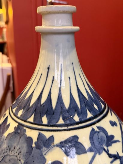 JAPAN, Arita 
Large porcelain apothecary...