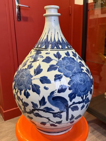 JAPAN, Arita 
Large porcelain apothecary...