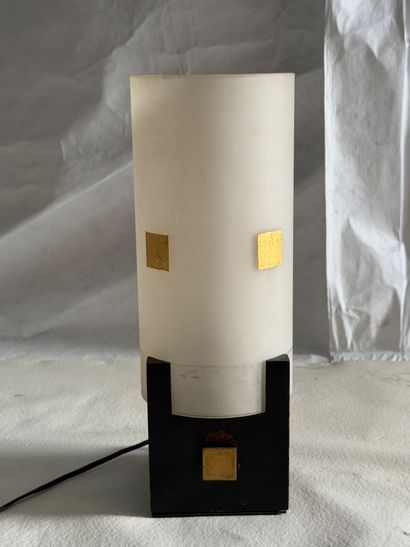 BAUHAUS 
Ravissante lampe de table à abat-jour...