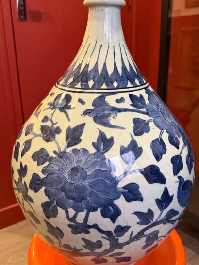 JAPAN, Arita 
Large porcelain apothecary...