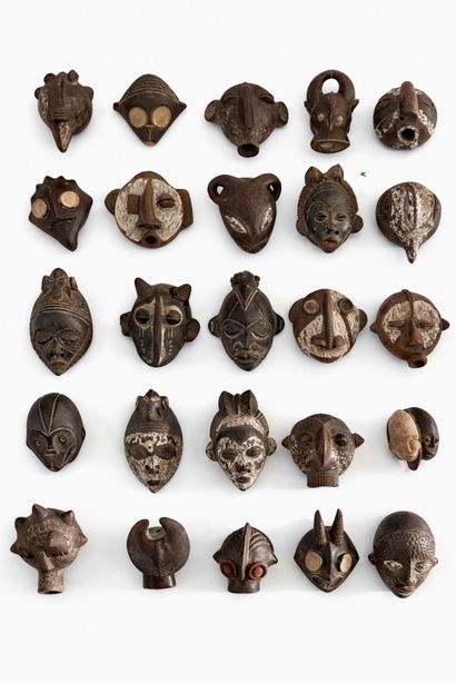 CÔTE D'IVOIRE
Lot comprenant 38 petits masques...