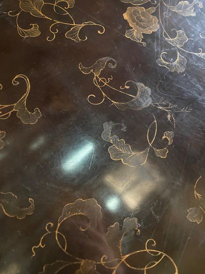 Elégante table à thé ou table basse de salon...