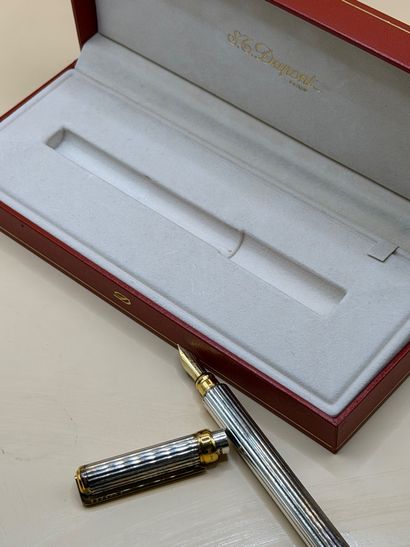 S.T. DUPONT PARIS 
Elegant fountain pen in...