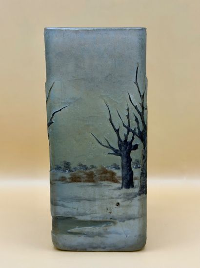 DAUM NANCY 
Vase tronconique en verre multicouche...