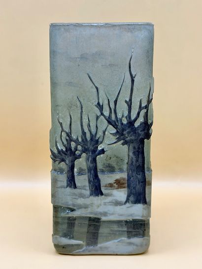 DAUM NANCY 
Vase tronconique en verre multicouche...