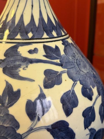 JAPAN, Arita 
Large porcelain apothecary...