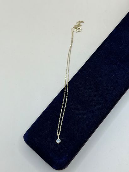 Diamond pendant and chain in 18K (750/1000)...