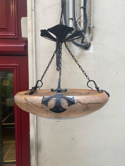 DAUM NANCY 
«Pommes de pin»
Suspension à...