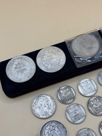 Lot of silver coins including: 
- 1 silver...