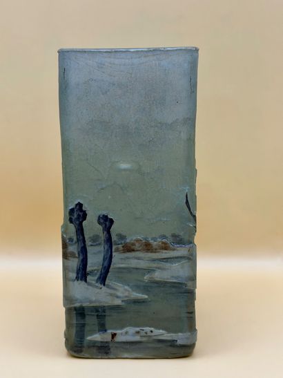 DAUM NANCY 
Vase tronconique en verre multicouche...