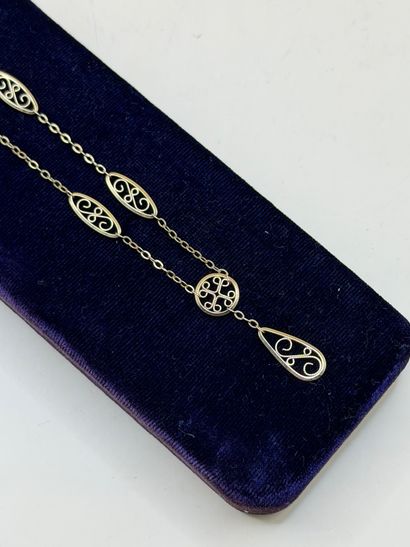 Delightful filigree necklace in 18K (750/1000)...