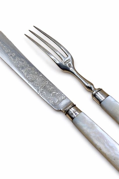 Delightful silver flatware (min. 800/1000),...