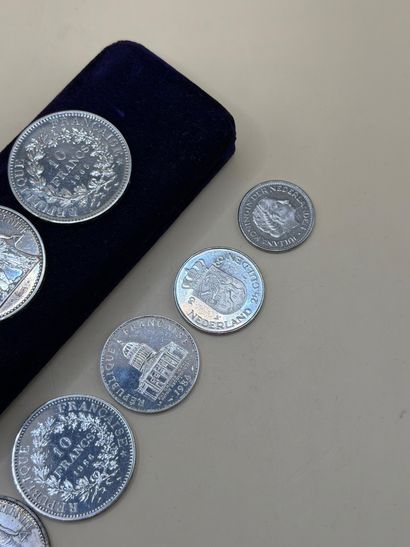 Silver coin set including : 
- 7 Hercules...