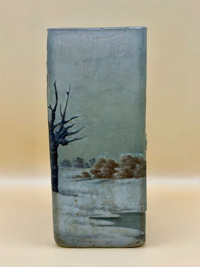 DAUM NANCY 
Vase tronconique en verre multicouche...