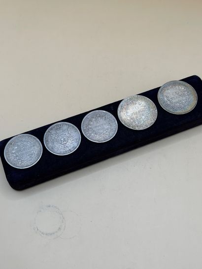 Lot of silver coins including : 
- 2 silver...
