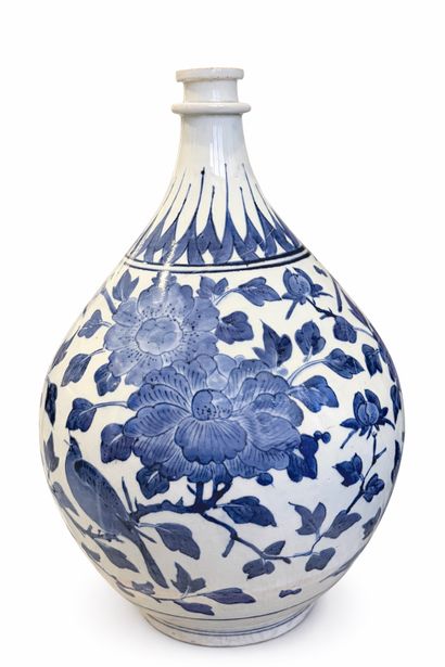 JAPAN, Arita 
Large porcelain apothecary...
