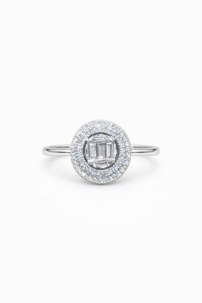 Round ring in 18K (750/1000) white gold set...