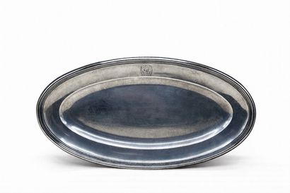 Large oval silver dish (950/1000) filet pattern....