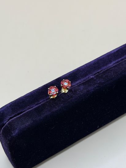 Charming pair of earrings in 18K yellow gold...