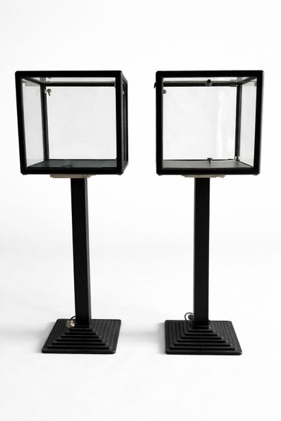 Suite of two jeweler's display cases in black...