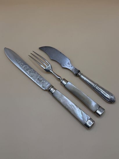 Delightful silver flatware (min. 800/1000),...