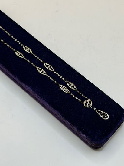 Delightful filigree necklace in 18K (750/1000)...