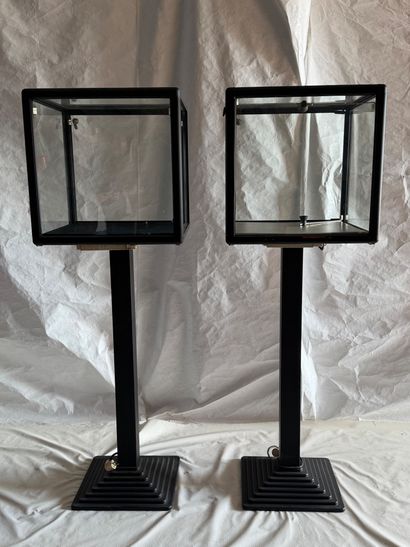 Suite of two jeweler's display cases in black...