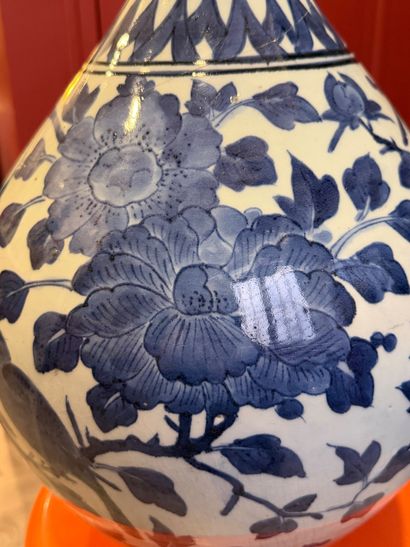JAPAN, Arita 
Large porcelain apothecary...