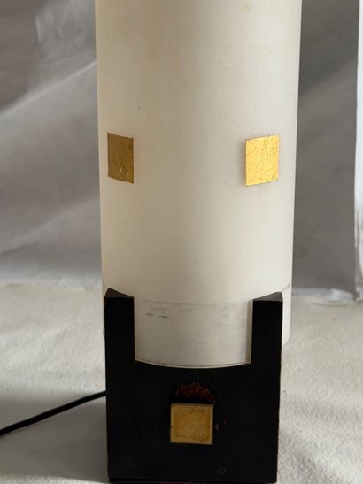 BAUHAUS 
Ravissante lampe de table à abat-jour...