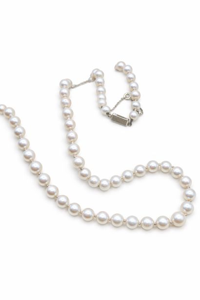 Champagne-tinted cream cultured pearl necklace,...