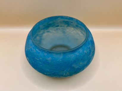 DAUM NANCY 
Vide-poche ovoïde en verre marmoréen...