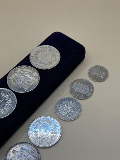 Silver coin set including : 
- 7 Hercules...