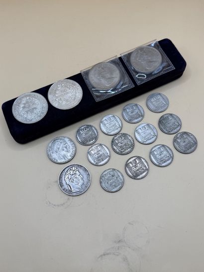 Lot of silver coins including: 
- 1 silver...