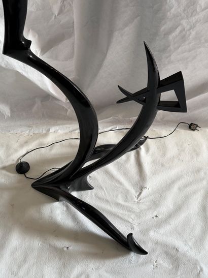 Étonnant lampadaire de forme libre en bois...