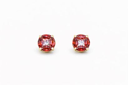 Charming pair of earrings in 18K yellow gold...