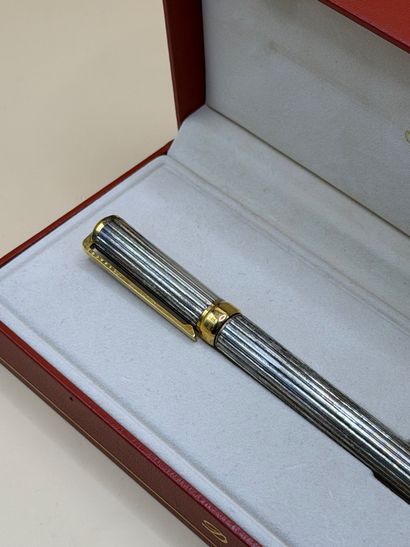 S.T. DUPONT PARIS 
Elegant fountain pen in...